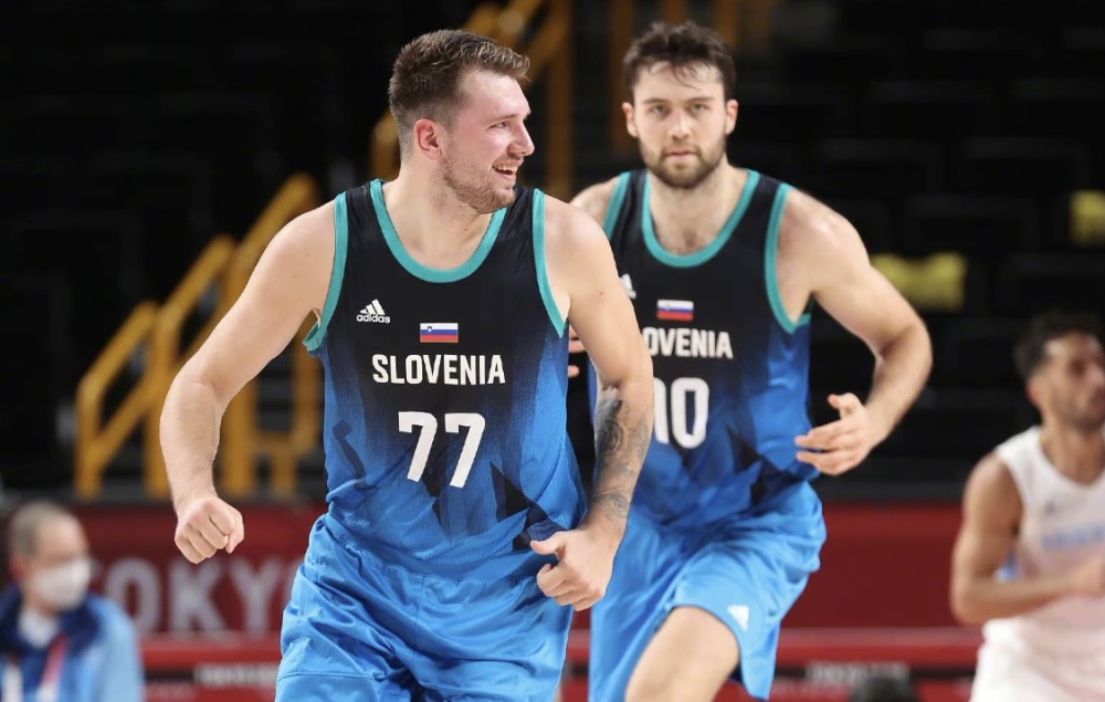  东契奇三双数追平魔术师约翰逊  