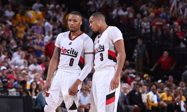  开拓者双枪合璧击溃活塞防线  